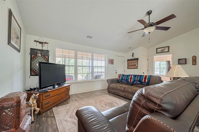 914 Baker Rd, Home with 3 bedrooms, 2 bathrooms and null parking in Rosenberg TX | Image 7
