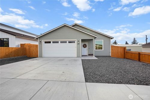 627 3rd Ave Ne, Soap Lake, WA, 98851-9551 | Card Image