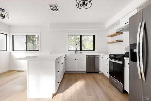 377 Maple Ave, Cotati, CA, 94931-4180 | Card Image