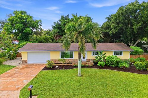 2720 Goldenrod St, SARASOTA, FL, 34239-5522 | Card Image
