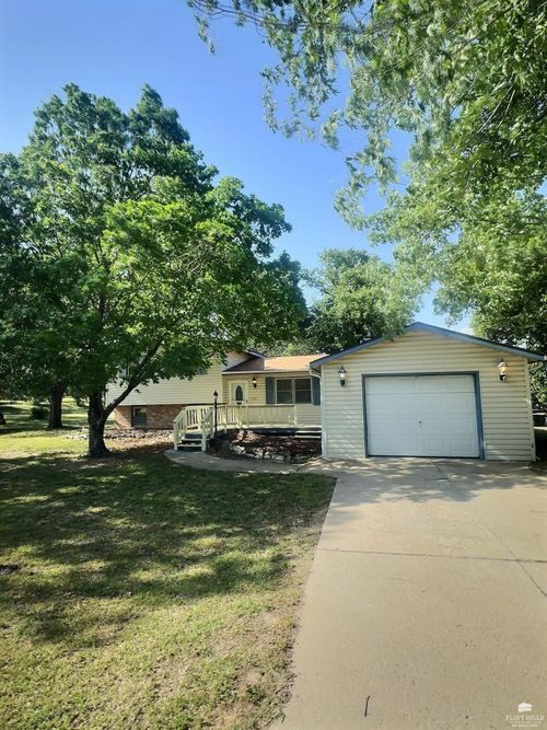 679 2150 Ln, Abilene, KS, 67410-6622 | Card Image