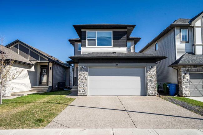 84 Walgrove Terrace Se, Home with 3 bedrooms, 2 bathrooms and 4 parking in Calgary AB | Image 2