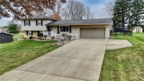 5686 Darletta St Sw, Navarre, OH, 44662-9737 | Card Image