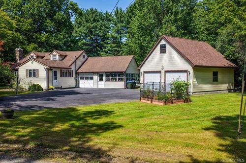 10 Old Dominion Rd, Blooming Grove, NY, 10914-5004 | Card Image