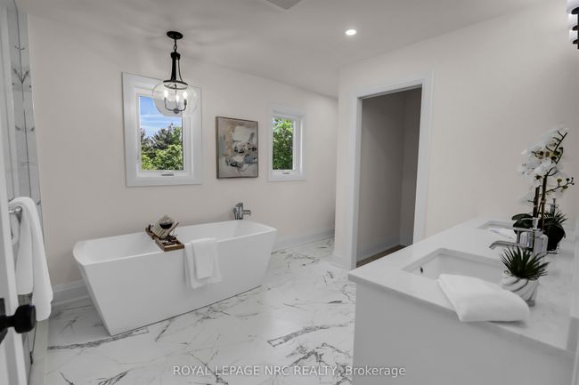 2021 Victoria Ave, Home with 5 bedrooms, 4 bathrooms and 50 parking in Pelham ON | Image 15