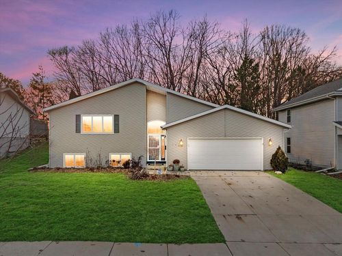 1130 Green Tree Road, West Bend, WI, 53090 | Card Image