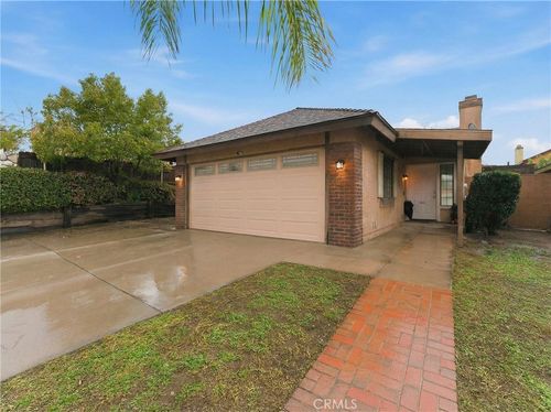 7889 Pinyon Ave, Fontana, CA, 92336-2425 | Card Image