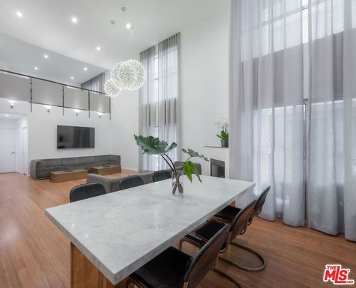 a1-7062 Hawthorn Ave, Los Angeles, CA, 90028-7082 | Card Image