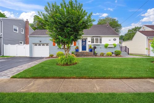 87 3rd Ave, Massapequa Park, NY, 11762-2520 | Card Image
