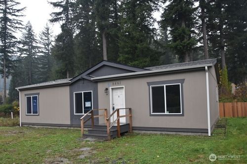 8461 Cimarron Way, Maple Falls, WA, 98266-8218 | Card Image