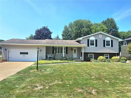 8394 Four Seasons Trail, Youngstown, OH, 44514 | Card Image