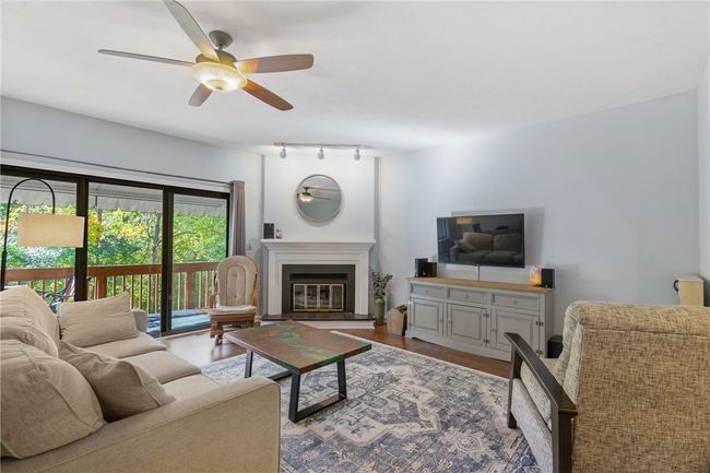 587 Thorncliffe Dr, Townhouse with 2 bedrooms, 3 bathrooms and 2 parking in Pittsburgh PA | Image 4