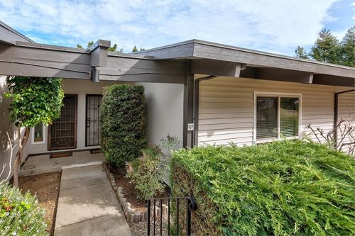 107-19100 Crest Ave, Castro Valley, CA, 94546-2832 | Card Image
