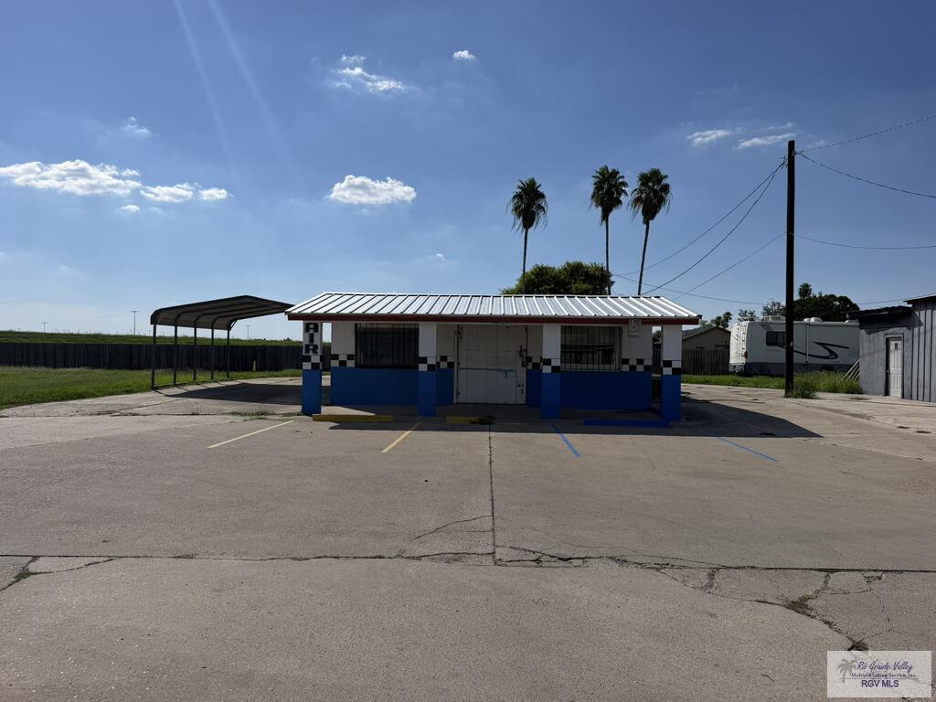 Commercial Lease in Mercedes