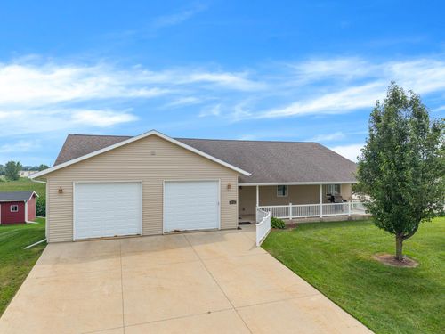 900 Courtney Dr, Caledonia, MN, 55921-4506 | Card Image