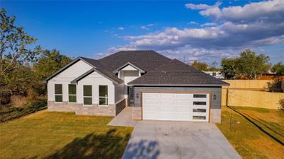 View of front facade with a front lawn and a garage | Image 3