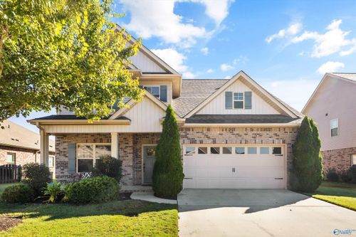 3013 Greenway Cir Se, Owens Cross Roads, AL, 35763-8943 | Card Image