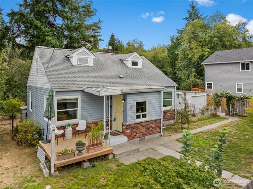 911 Hull Ave, Port Orchard, WA, 98366-3607 | Card Image