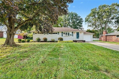 811 Leecrest St Nw, Massillon, OH, 44646-2035 | Card Image