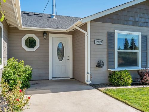 5909 Prairie Dog Ct, Weed, CA, 96094-9620 | Card Image