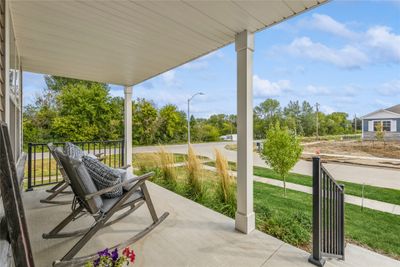 Covered front porch | Image 3