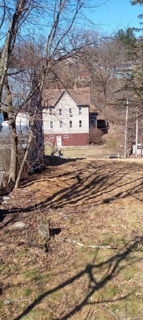 143 Gilbert St, Johnstown, PA, 15906-3211 | Card Image