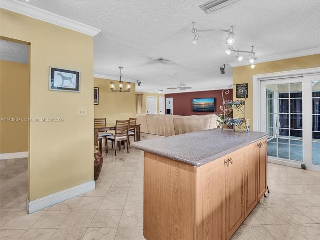 8910 Nw 7 Th Ct, House other with 3 bedrooms, 2 bathrooms and null parking in Pembroke Pines FL | Image 17