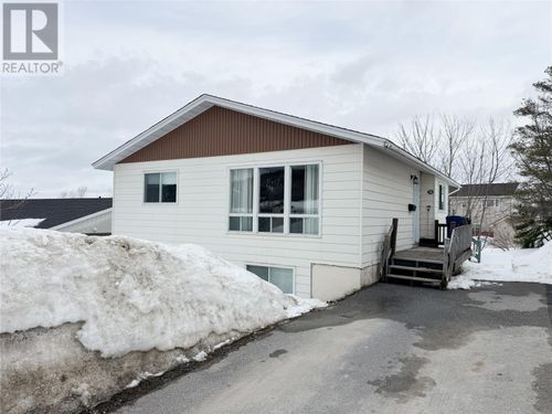 16 Stuart St, Corner Brook, NL, A2H6R7 | Card Image