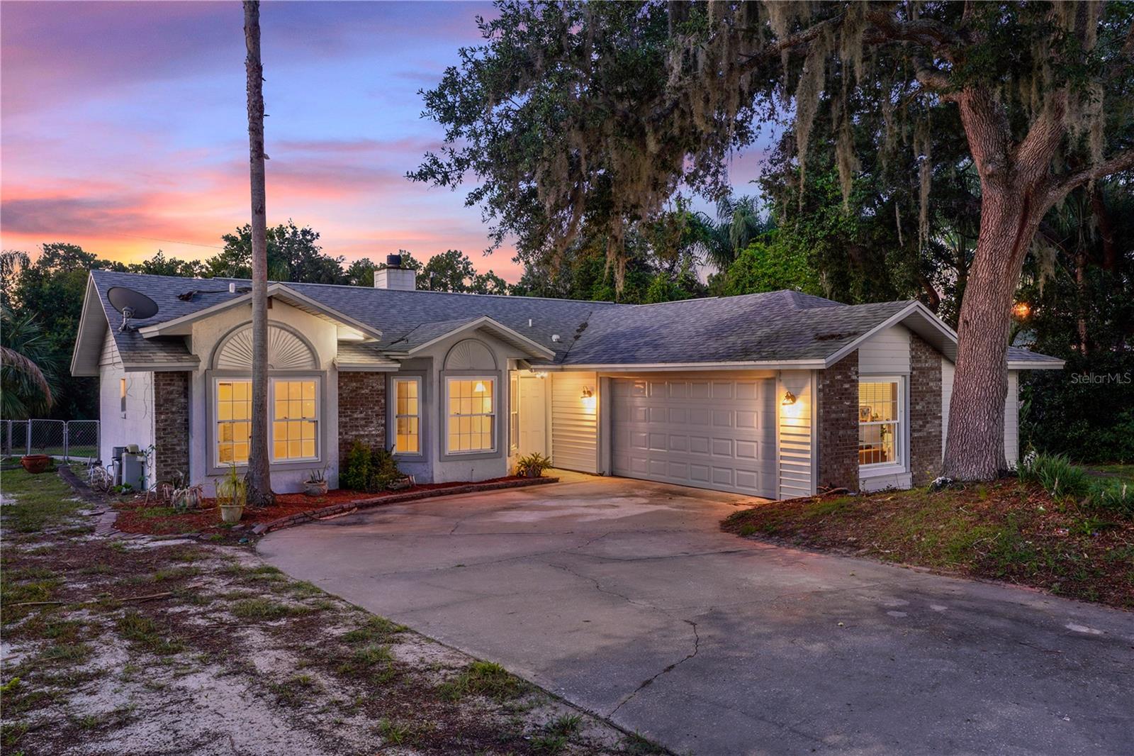 Residential in DELTONA