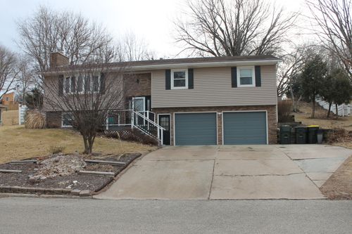 224 Pin Oak Dr, Geneseo, IL, 61254-1944 | Card Image