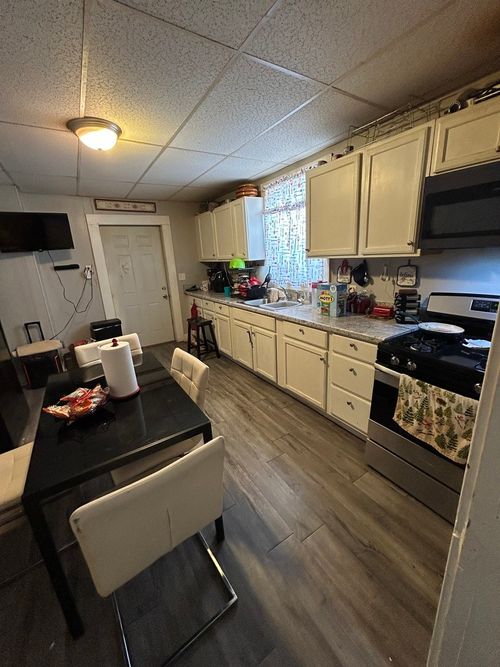 1335 W 13th St, Davenport, IA, 52804-3739 | Card Image