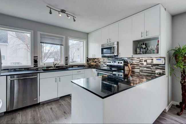 34 Candle Terrace Sw, Home with 2 bedrooms, 1 bathrooms and 4 parking in Calgary AB | Image 3