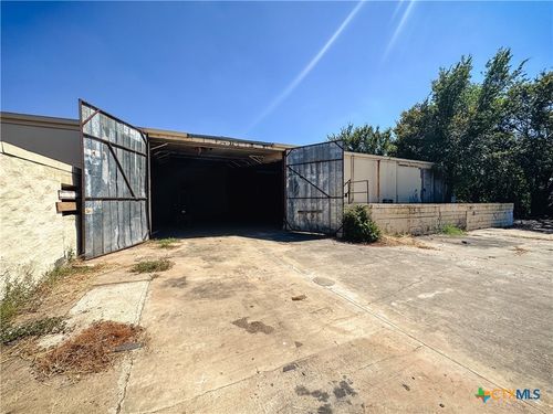 512 Jones St, Gonzales, TX, 78629 | Card Image