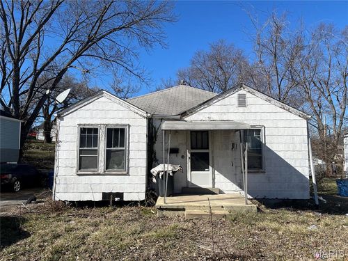 8821 Eichler Pl, Jennings, MO, 63136-2708 | Card Image