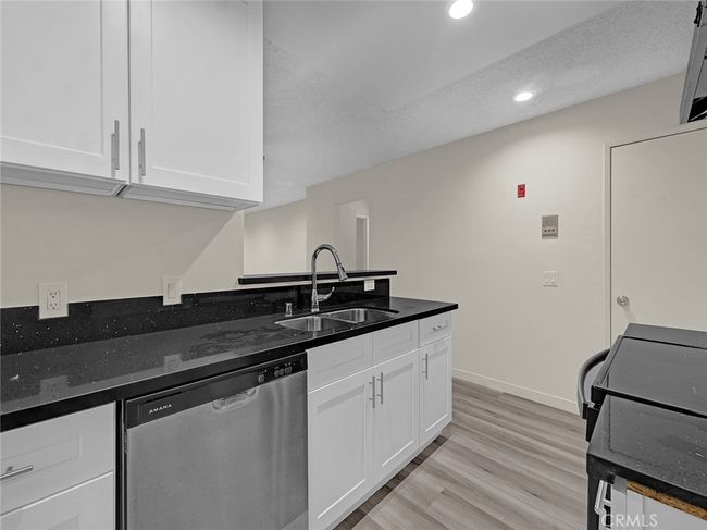 UNIT-107 - 20234 Cantara St, Condo with 2 bedrooms, 2 bathrooms and null parking in Winnetka CA | Image 9