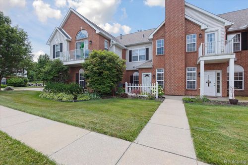 92-552 Olde English Cir, Howell, MI, 48855-7734 | Card Image