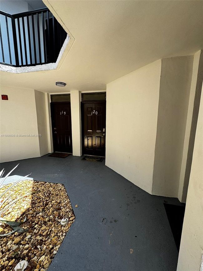 APT-120 - 216 Lake Pointe Dr, Condo with 2 bedrooms, 2 bathrooms and null parking in Oakland Park FL | Image 5