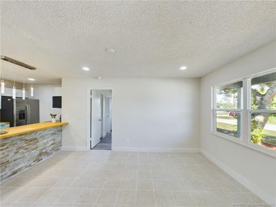 329 14th Place Sw, House other with 2 bedrooms, 2 bathrooms and 1 parking in Vero Beach FL | Image 3