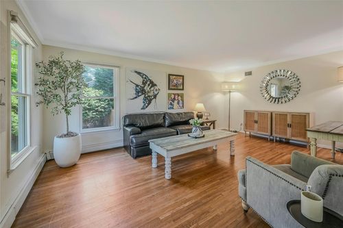 6 Settlers Way, Setauket, NY, 11733-1416 | Card Image