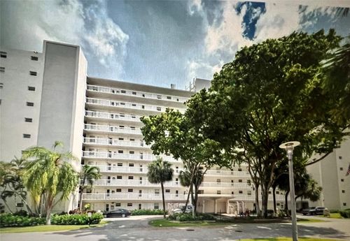apt-308-2555 Ne 11th St, Fort Lauderdale, FL, 33304-3210 | Card Image