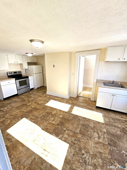 4-37 Bloomfield Ave, Windsor, CT, 06095-2810 | Card Image