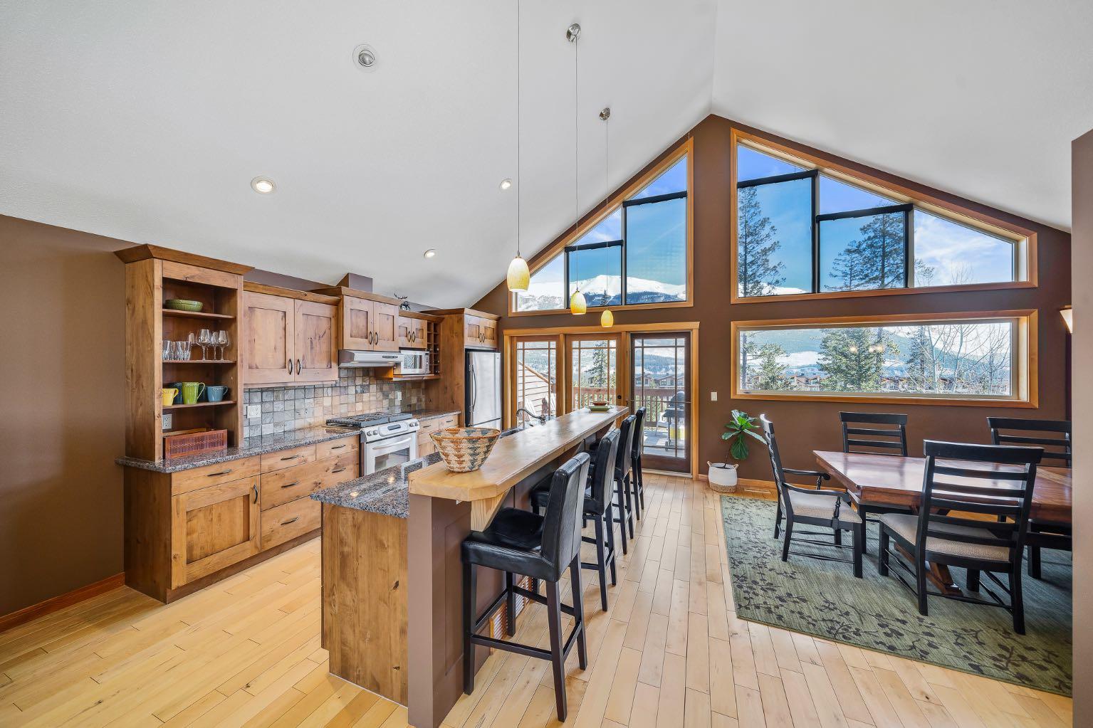 158 Hubman Landing, Home with 4 bedrooms, 3 bathrooms and 4 parking in Canmore AB | Image 4