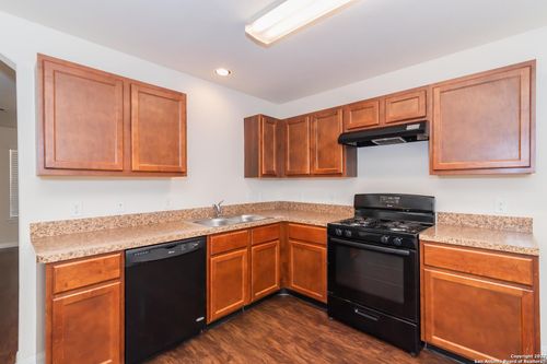 10514 Goose Way, San Antonio, TX, 78224-3138 | Card Image