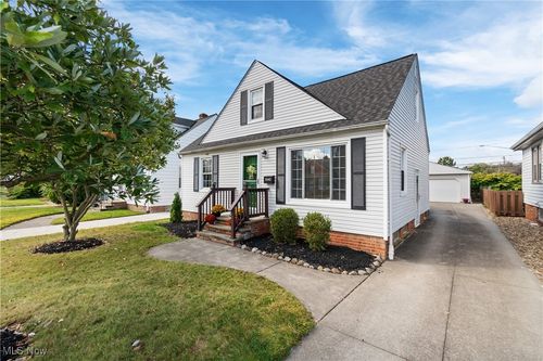 1542 Woodhurst Ave, Mayfield Heights, OH, 44124-3406 | Card Image