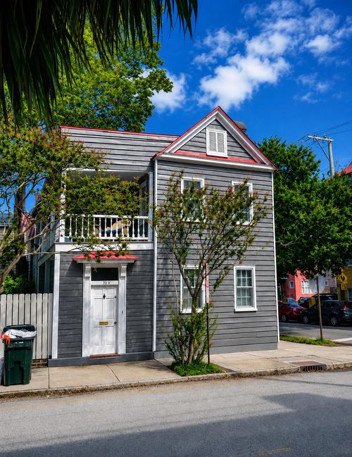 70 Vanderhorst St, Charleston, SC, 29403-6028 | Card Image