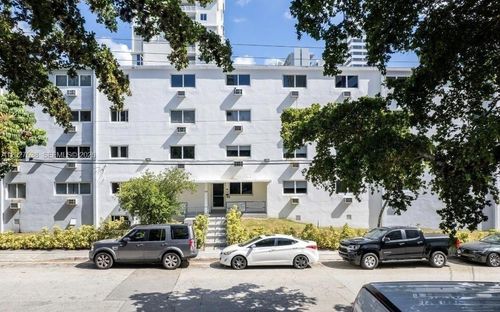 206-143 Sw 9th St, Miami, FL, 33130-3552 | Card Image