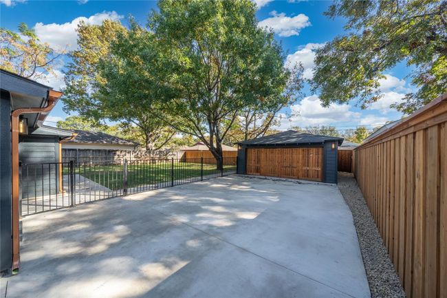 6746 Braeburn Dr, House other with 3 bedrooms, 2 bathrooms and null parking in Dallas TX | Image 39