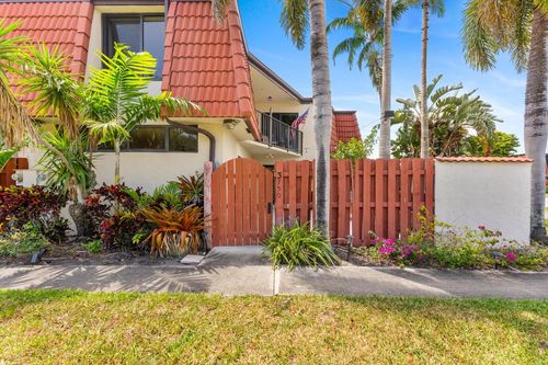 3750 Victoria Dr, West Palm Beach, FL, 33406-4943 | Card Image
