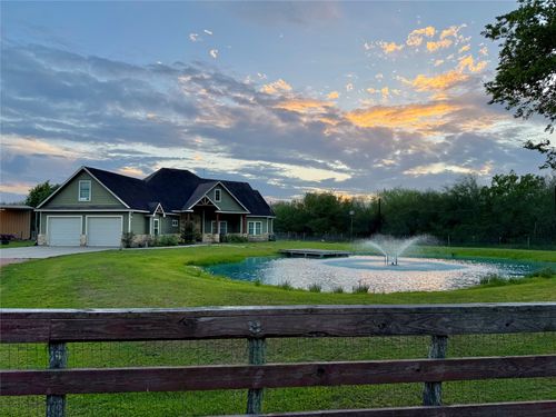 2015 Skrivanek Rd, Sealy, TX, 77474-7952 | Card Image