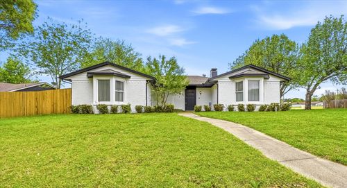 100 Faircrest Dr, Desoto, TX, 75115-5219 | Card Image